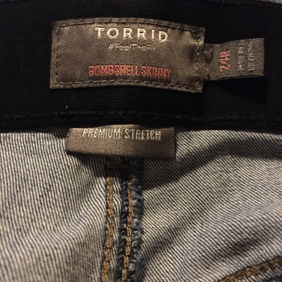 Torrid sz 24 Regular Plus size Bombshell Skinny Dark Wash Jeans - Picture 10 of 10